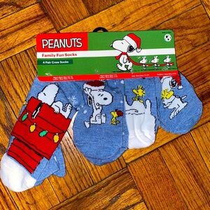NWT peanuts family fun socks
